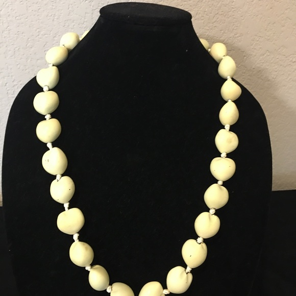 WOODEN BEADED NECKLACE - Picture 2 of 4